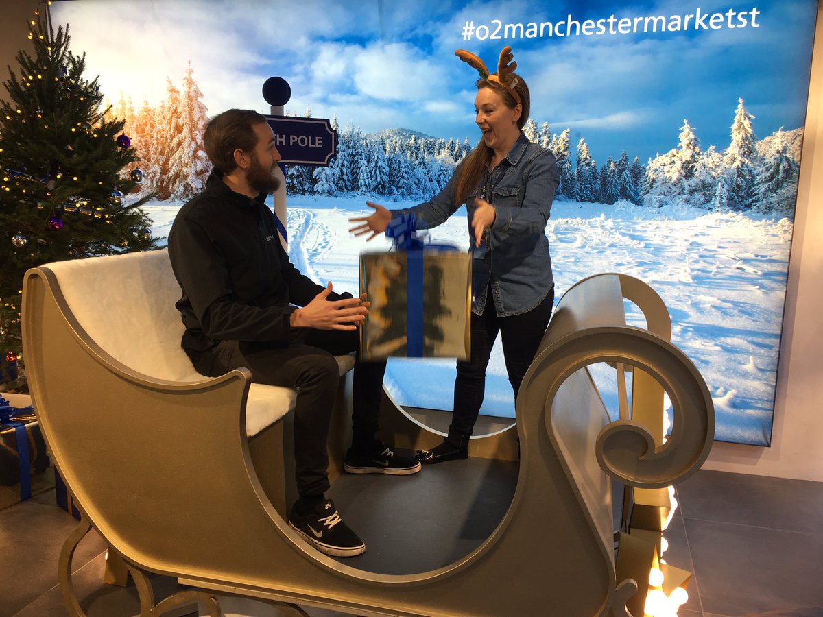 Guru_Lisa_A's tweet image. Don't worry about breaking your device this year. #o2manchestermarketst and #tech21 has got you covered