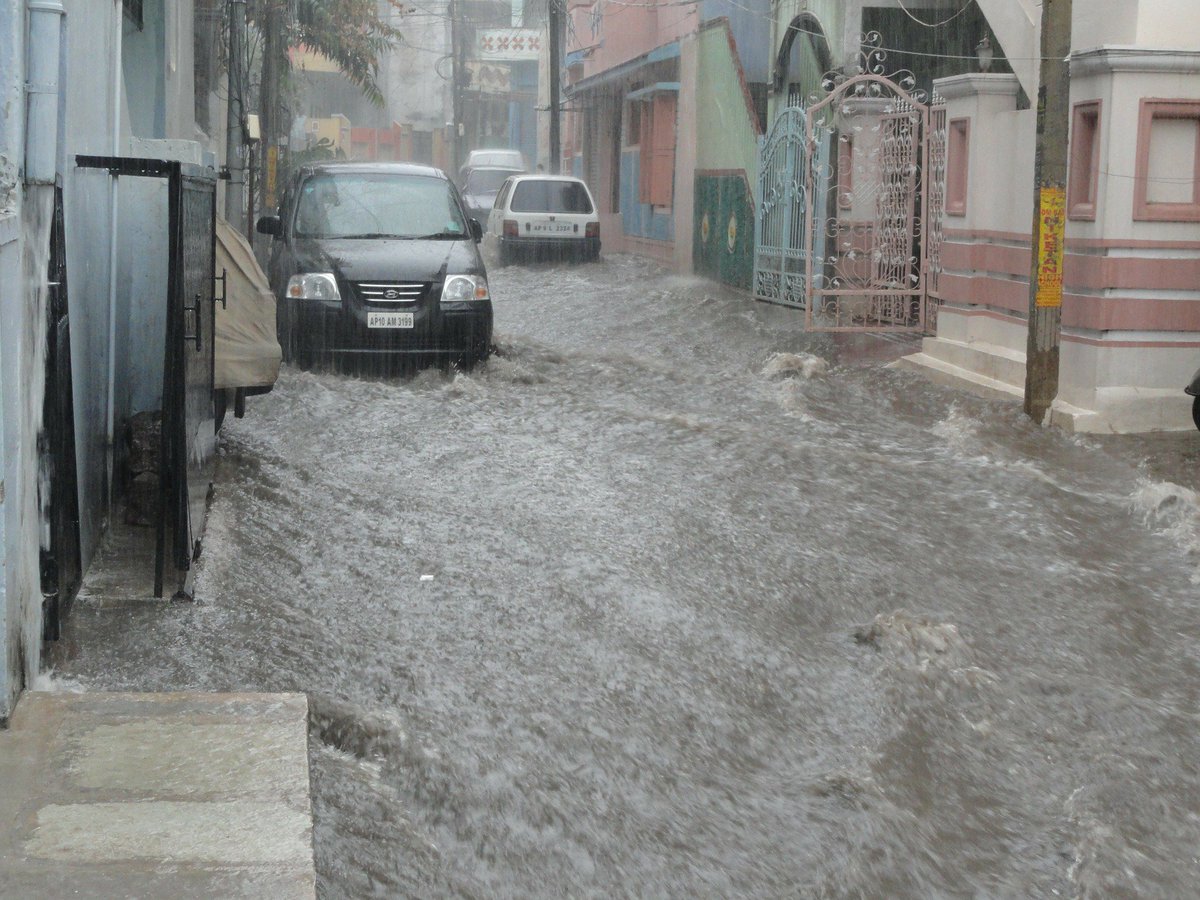 Articular medidas para mitigar el impacto social y económico de inundaciones y sequías. En esto consiste <a href="/imprex_eu/">IMPREX☔️</a>. bit.ly/2gE3Onh