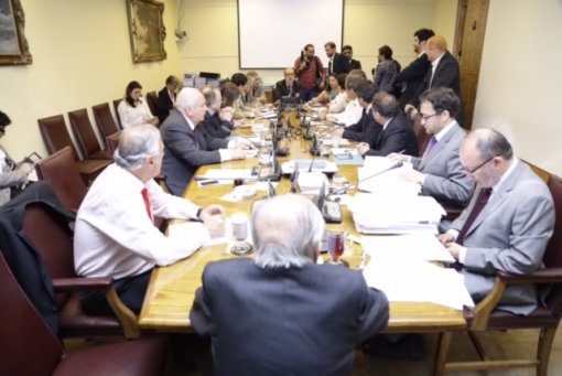 Senado_Chile's tweet photo. Comisión Mixta acordó propuesta con financiamiento para educación superior y gratuidad.
https://t.co/tvWclUtH4p https://t.co/ICigUqS3TE