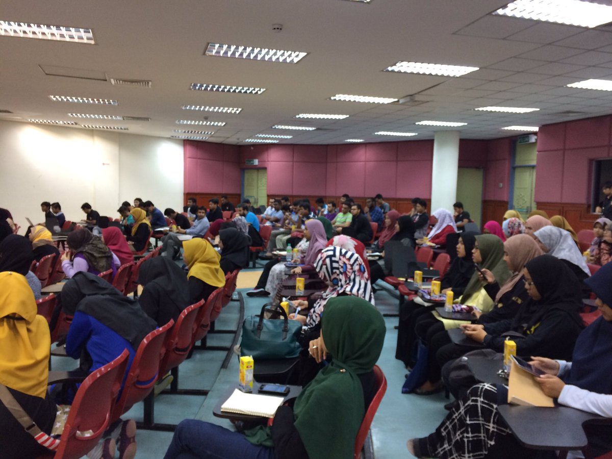 edciium2016's tweet photo. Full house here in Mini Auditorium A for the final debate EDC'16 🏆 #edc16 #finaldebate https://t.co/QHkqZRFzHx