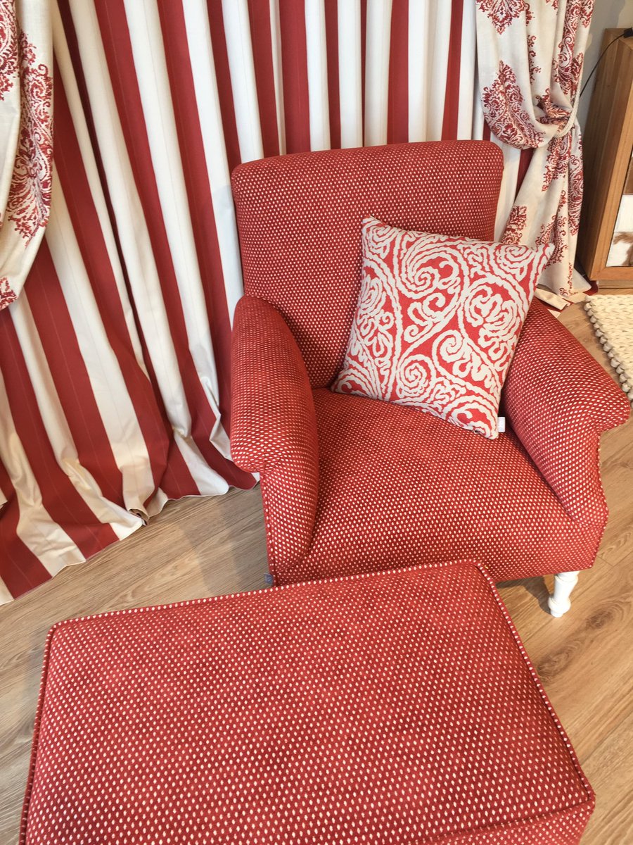 utopicdesign's tweet photo. En #utopicdesign #palma seguimos con las #rebajas de @KA_Int https://t.co/J88Y8UIaGr