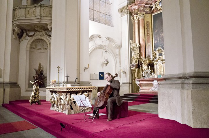 Brikcius's tweet photo. Benefiční koncert FESTIVAL @BRIKCIUS pro @MSF_czech
Vojenský kostel sv. Jana Nepomuckého #Praha
#Violoncello #10letMSFcz #Bach #Reger2016 https://t.co/dt7xXUxE9G