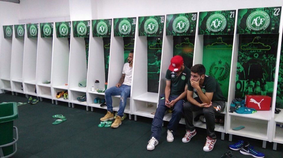 If this isn't the most painful image you've seen, idk what is tbh 
#PrayForChapecoense #ForçaChape