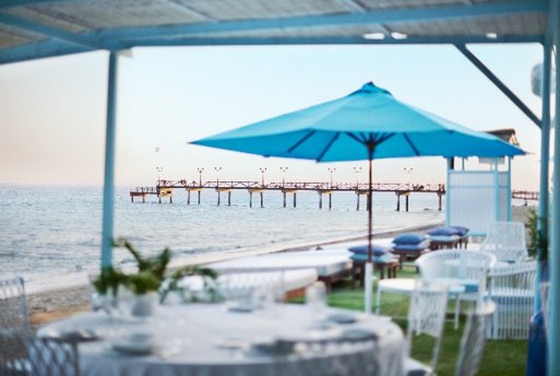 Sadlerandco's tweet photo. Blow away the cobwebs @MarbellaClubH on New Year's day at the famous Beach Buffet #MCHMoments #2017 #NewYear #BeachBuffet #Champagne https://t.co/CZmQ0Pytkt