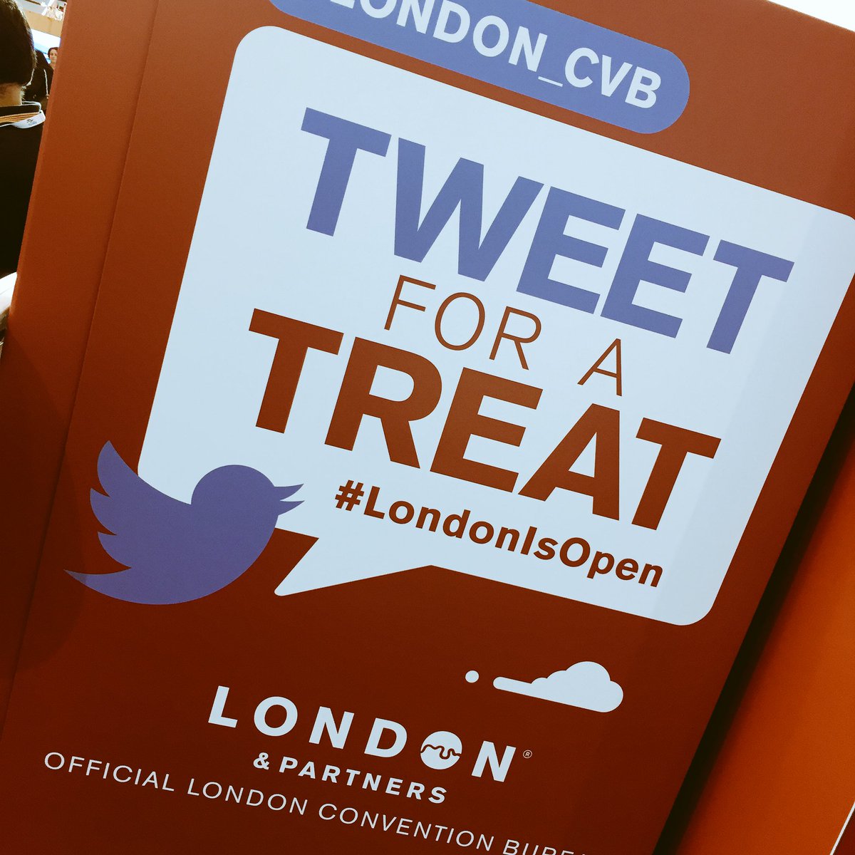 Visit #G10 <a href="/London_CVB/">London Convention Bureau</a> @ibtmworld and win tickets for #afternoontea @ #KensingtonPalace 👑🍰🍾