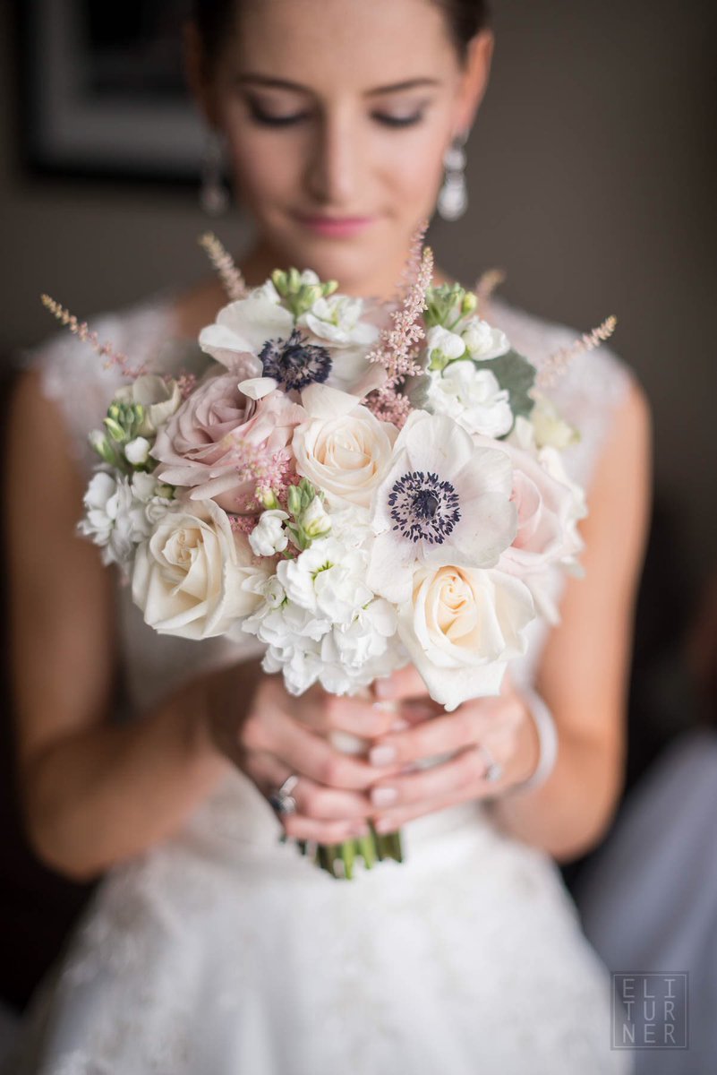 MaryamFlowers's tweet photo. #bridalbouquet #dcweddings #dcweddingflowers #dcweddingflorist #whiteandblusheedding @WeddingWire @eliturner https://t.co/uipvFgSkrq