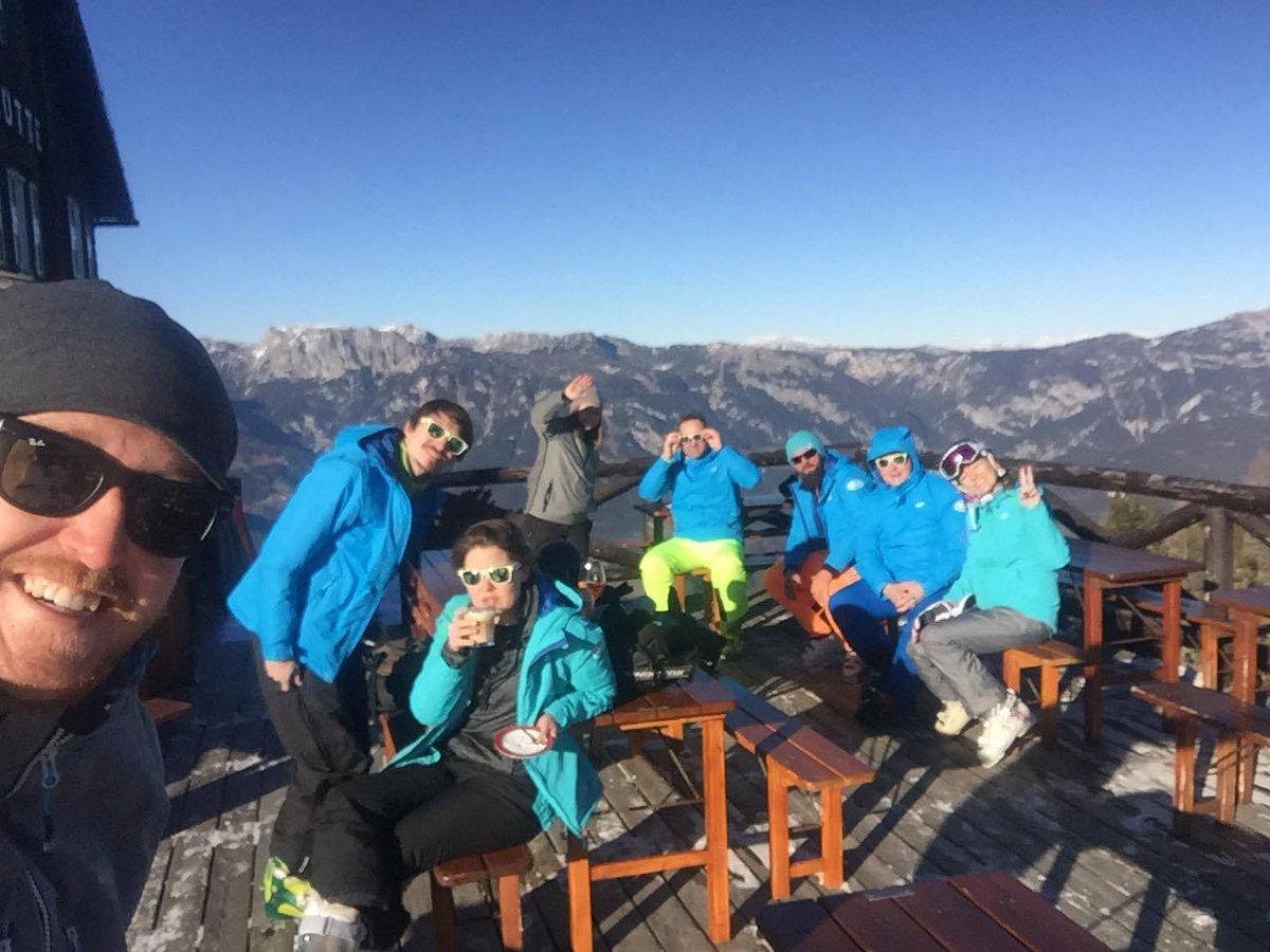Uwazam_ZET's tweet photo. Tak się bawią słuchacze na #StartDoNart w Schladming Dachstein. Słuchajcie relacji @damianmichal https://t.co/PvCu3fJiWq https://t.co/w0OxYfDuo6