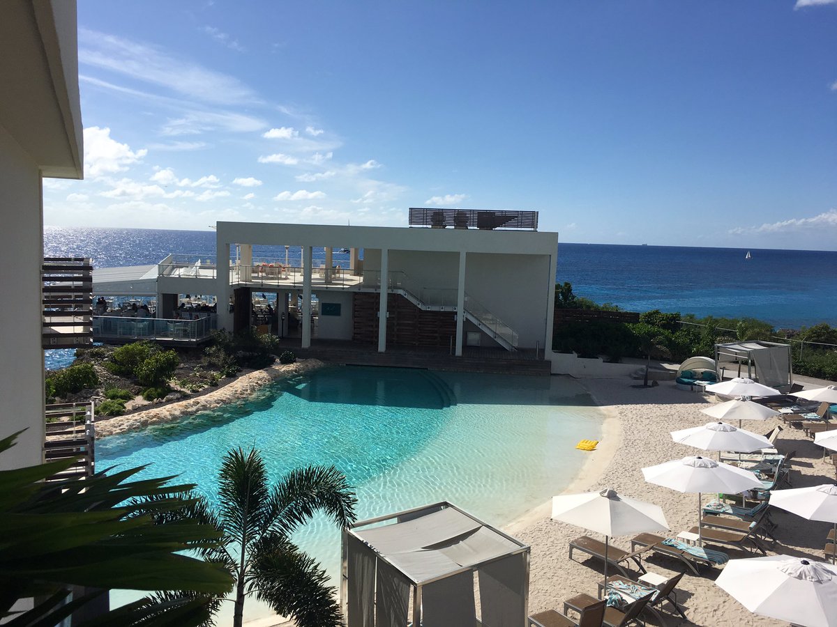 RobynJLevy's tweet photo. #ridiculousview https://t.co/hcgITKlCBl