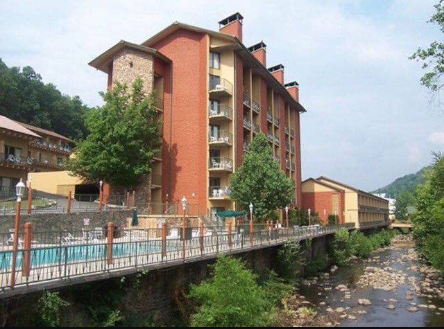 davemurrell's tweet photo. One of the best days of my life was 25 years ago when I put a ring on the hand of @mrs_murrell in of these rooms at The River Terrace. https://t.co/oGT03WCwt0
