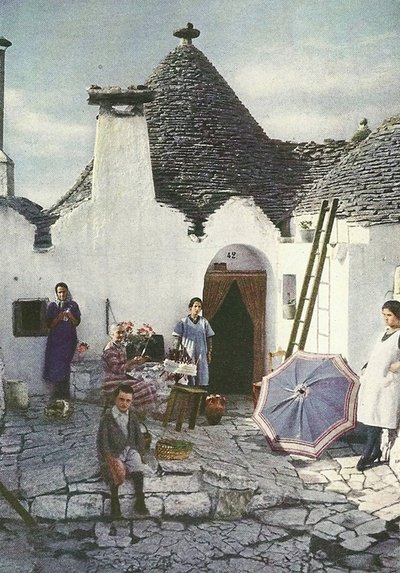 GemmitiMoreno's tweet photo. Alberobello Puglia 1930 https://t.co/tb27xmGZj9
