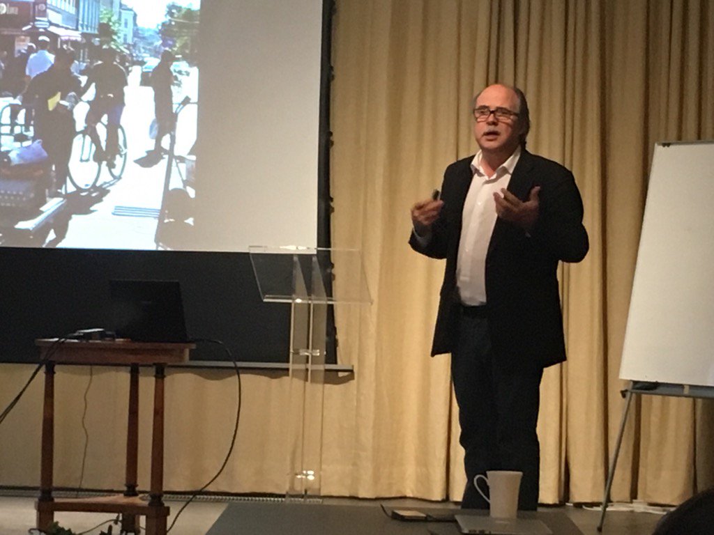 dkbrain's tweet photo. @michaelwmehaffy discusses the "organized complexity" of "place networks." https://t.co/0iL8xFaUGF