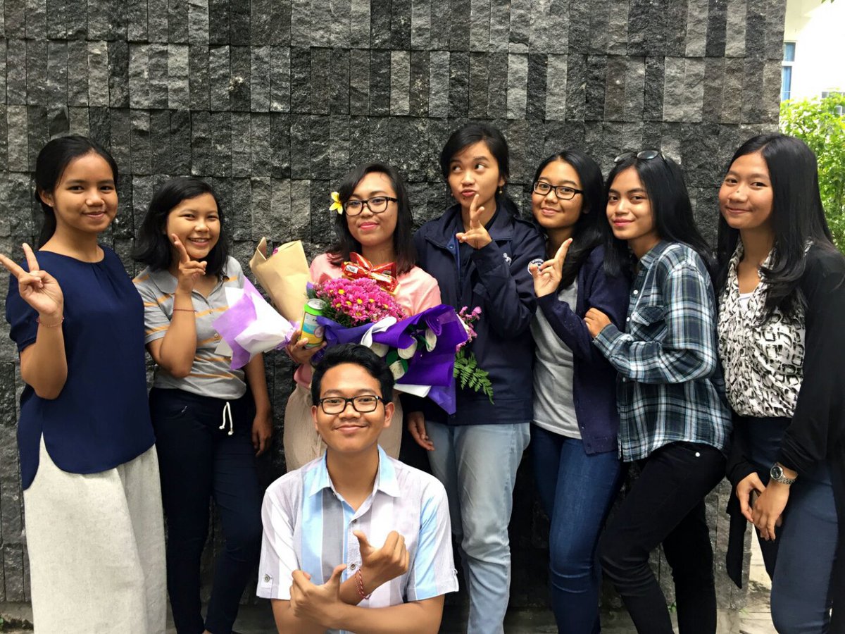 DhyanUtami's tweet photo. Semprop 25 november🎓😘🎉 https://t.co/1CVNkI1uuL