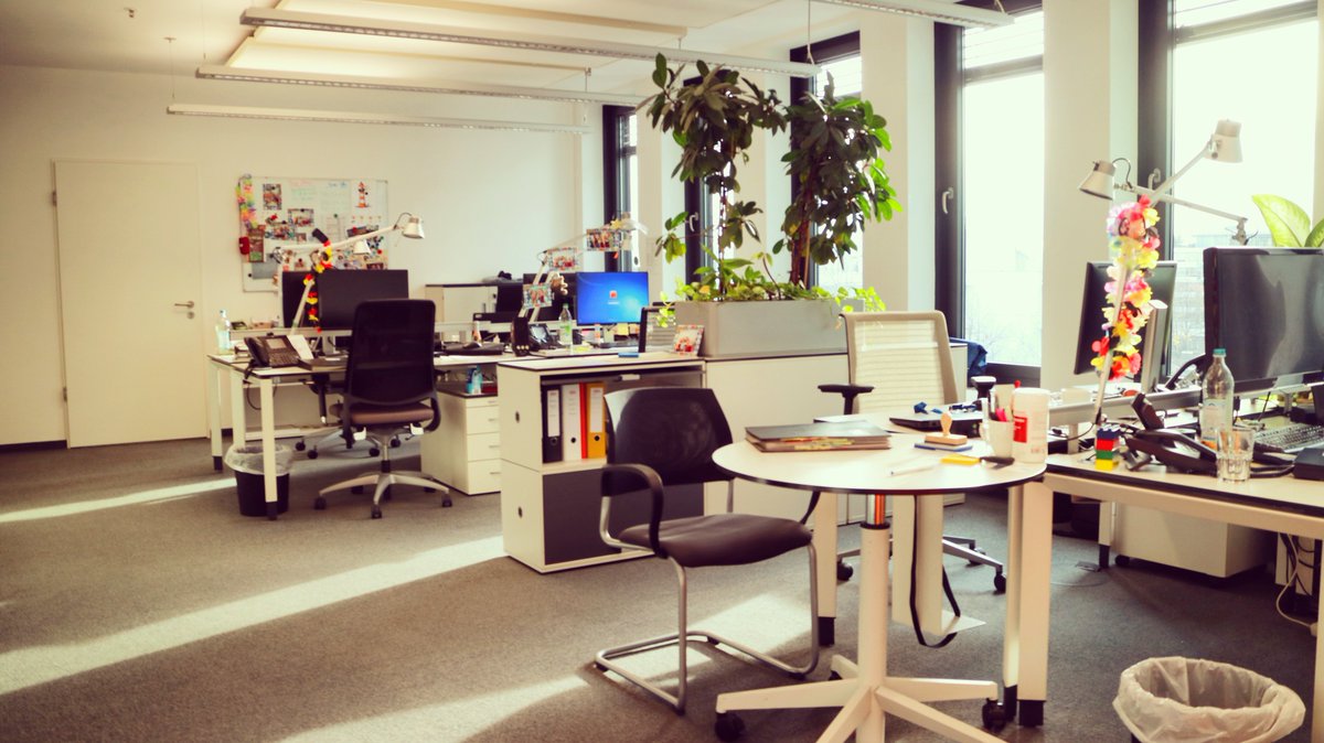 Scout24's tweet photo. How’s startup life in Munich? @luizscheidegger &amp; @OBDFox from @autoscout24 talk abt. their involvement in the scene https://t.co/GMEmOJDhtl https://t.co/gxF6WaGE5D