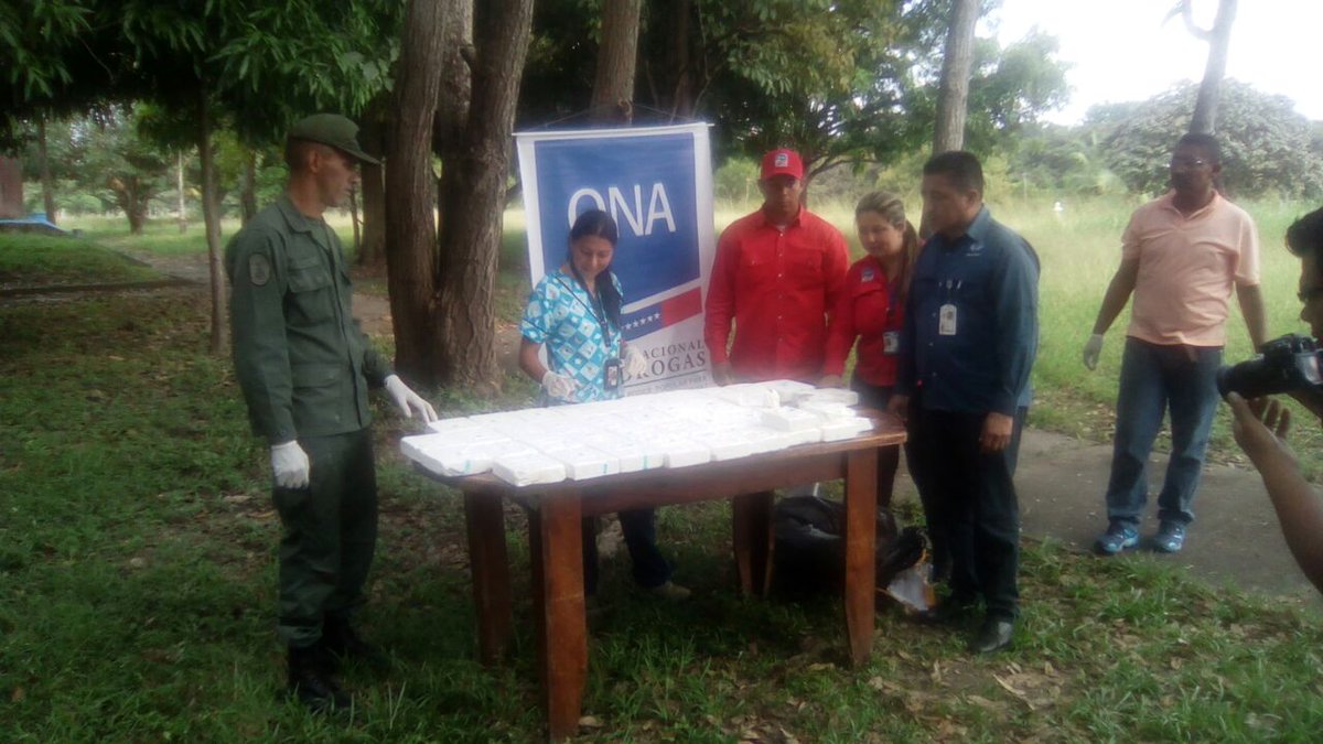 1onaportuguesa's tweet photo. Ona fortaleciendo junto a cuerpos de seguridad la prevención del consumo de drogas, en proceso de incineración @joe197126 @ONAoficial https://t.co/uVGD77pX9M