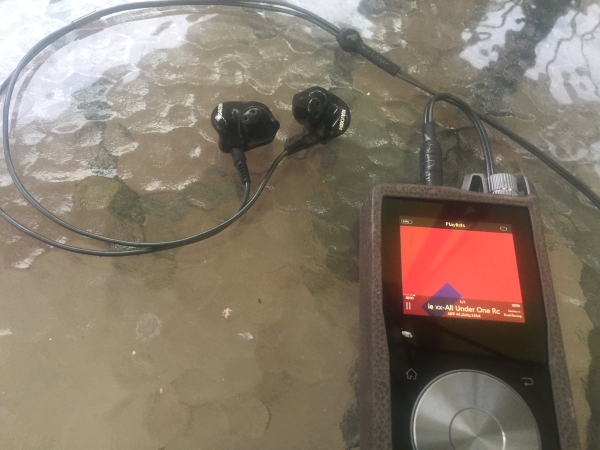 MikeMercer's tweet photo. @jamie___xx BUMPS thru my @noblebywizard SAVANT Custom #IEM +@QuestyleAudio #QP1R Dont know another Custom IEM #AtThisPrice Moves me as much https://t.co/73T8dnHijc