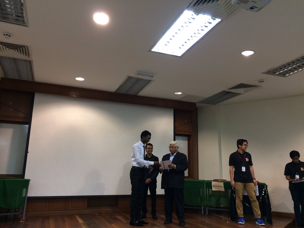 edciium2016's tweet photo. Best Speaker Award! #edc16 #finaldebate https://t.co/dariAkk6GG