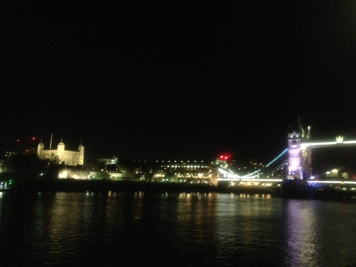 DivaesqueRunner's tweet photo. Always beautiful running the city at night @RunningWorks even if it is cold! #IGNITELondon https://t.co/23rXzQnX0j
