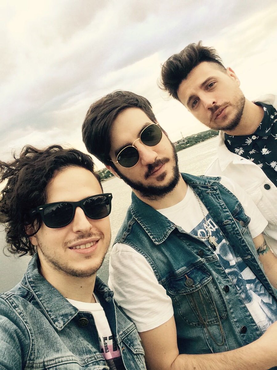 Otro día filmando "HOLA" adelanto de fin de año. Se viene otro disco de GEMINIS queridos. Esto no para...esto recién empieza.