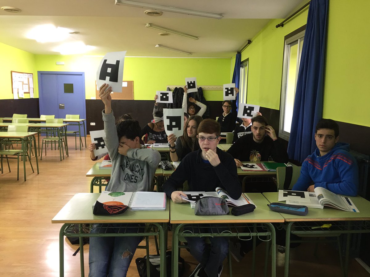 lc_pastor's tweet photo. Con @plickers sabemos en tiempo real lo que comprenden nuestros alumnos de nuestras explicaciones. Hoy de pruebas con #BA2C_D #Machado175 😭😭 https://t.co/9ehL1FpEfz