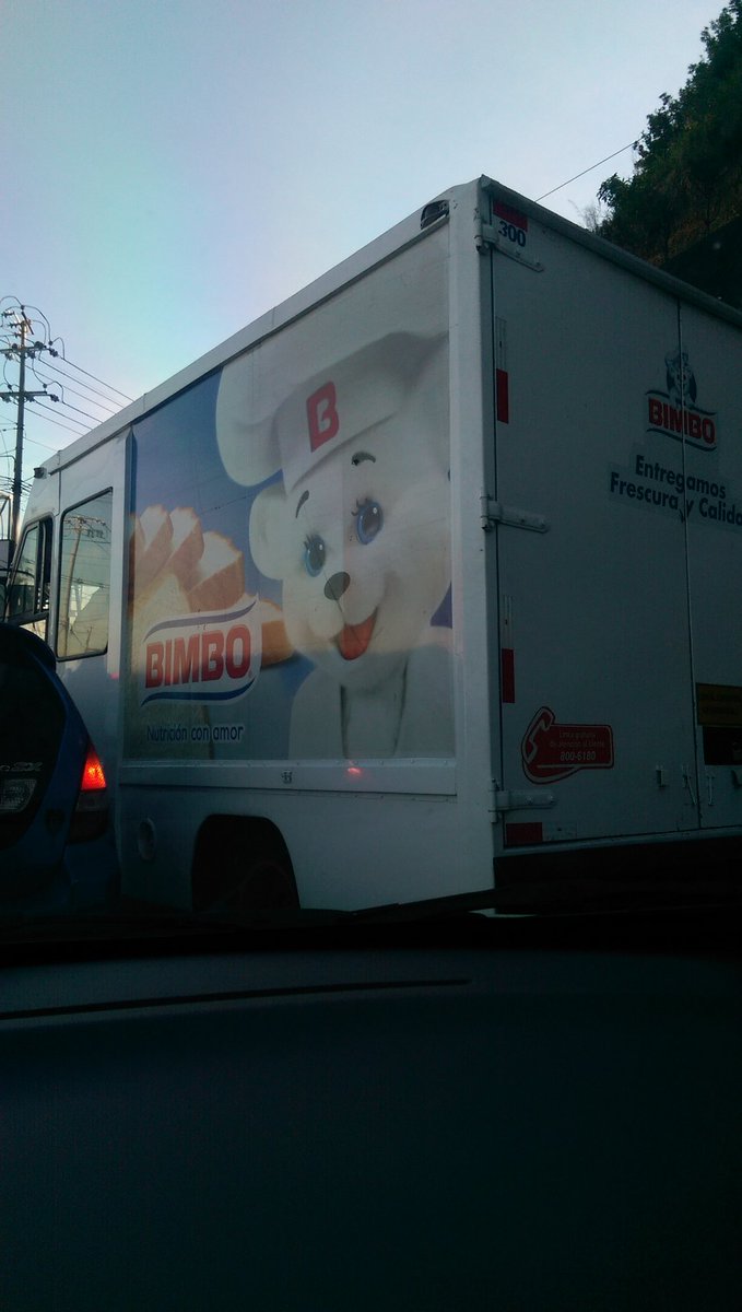Los mismo vehículo de esta empresa todos los días hacen lo mismo en la zona de rancho Navarra @eltraficosv_com  <a href="/BimboElSalvador/">Bimbo El Salvador</a>  hagan algo