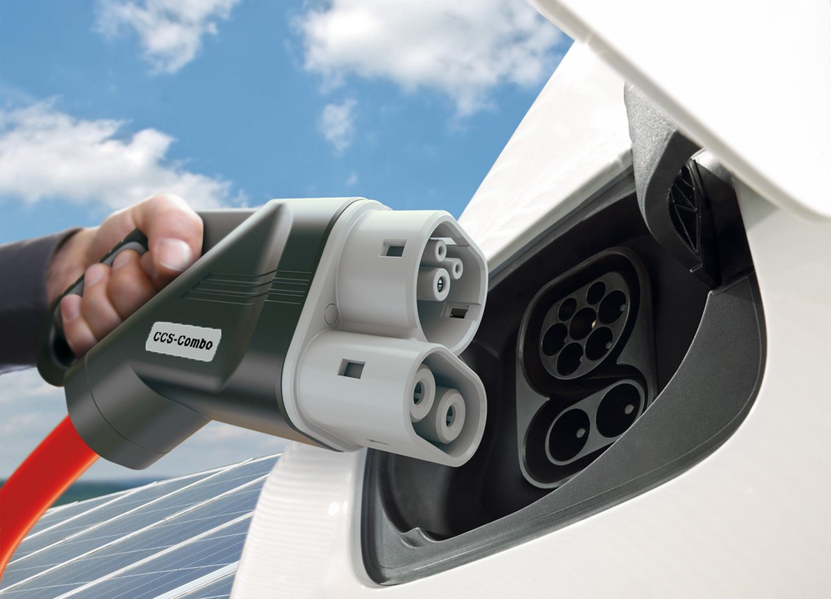 TechCrunch's tweet photo. BMW, Daimler, Ford and VW to build high-power European EV charging network https://t.co/7aiMOPp0X8 by @etherington https://t.co/HLzaqBB5HA