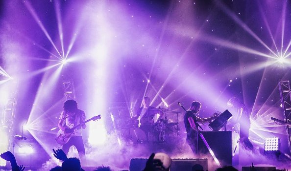manuelapromo's tweet photo. M83 is back Home! Live From Paris! M83 enchante le Zénith de Paris...🍔https://t.co/tVELKycWmP #m83 #m83tour #junktour #edm #pop #Paris #pr https://t.co/mVax8j3RmW