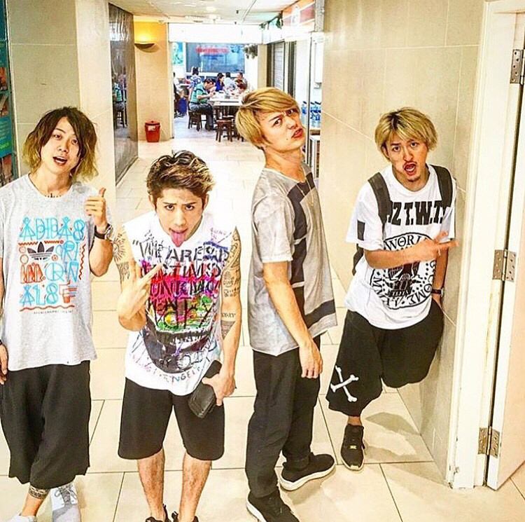OORerMFSer's tweet photo. ONE OK ROCK好きな人、MY FIRST STORY好きな人と繋がりたい！！🙌💓
フォロバ絶対します👍🙆
RTしてくれた人フォローします🙋✨
#OORerさんと繋がりたい 
#OORer
#ONEOKROCK 
#MYFIRSTSTORY 
#MFSer https://t.co/xdamyba3pR