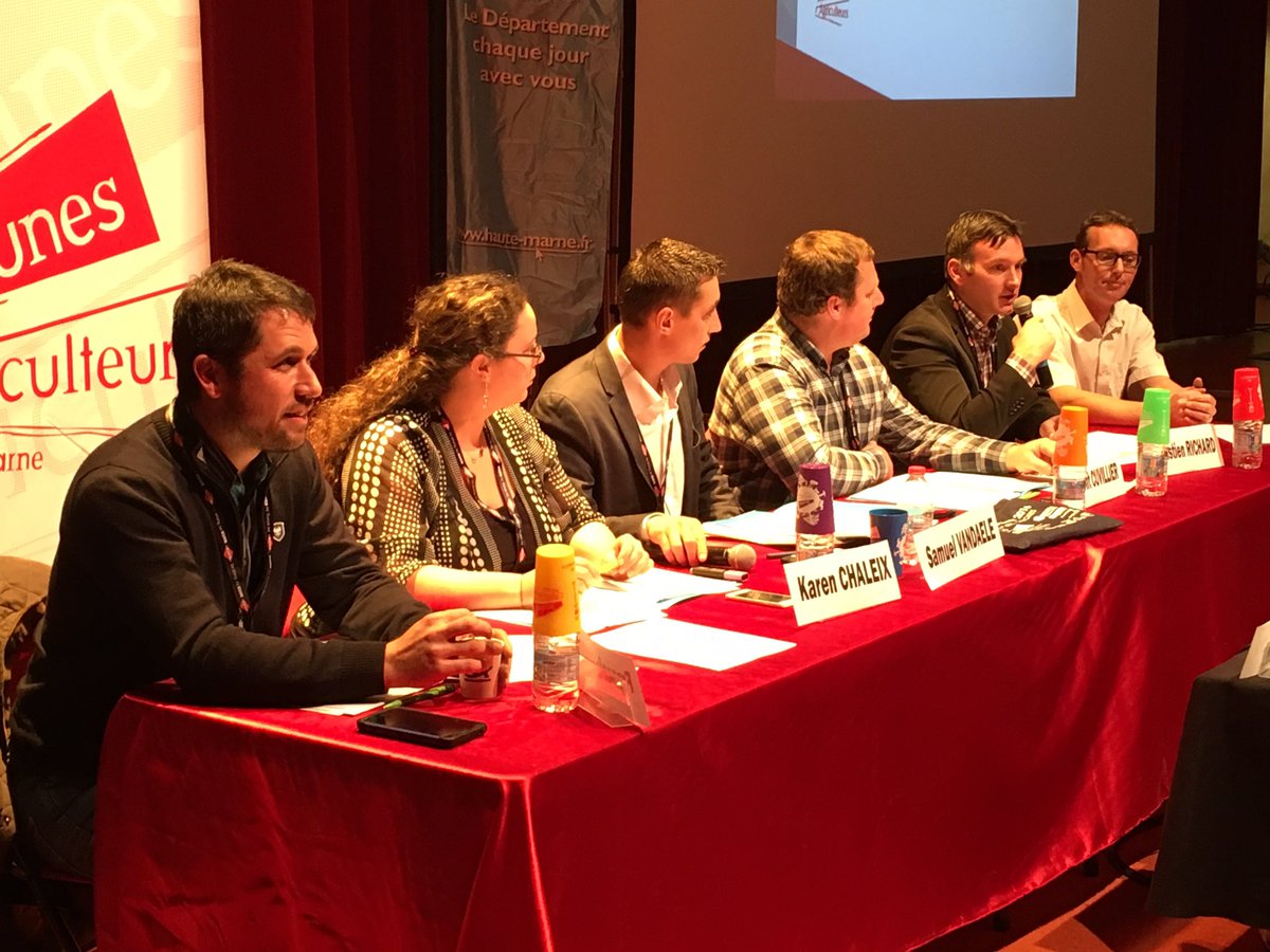 VincentCany's tweet photo. Lancement de l' #uh2016 de @JeunesAgri a langres. 3 jours de travail et de réflexion sur le fonctionnement de notre réseau https://t.co/9h4i7WeNk8
