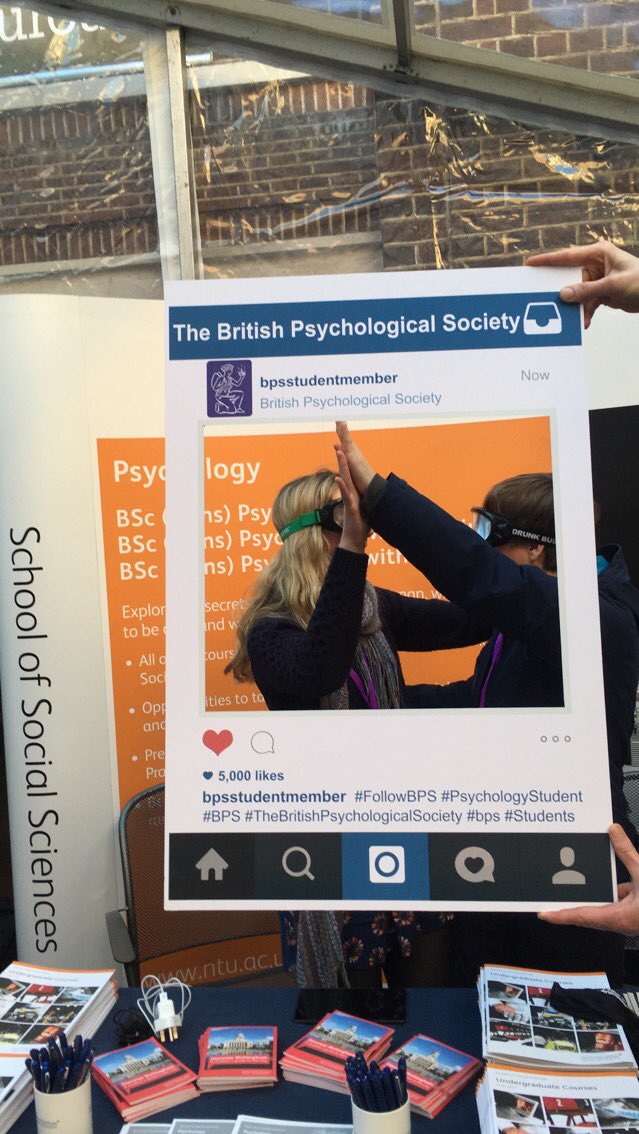 BPSStudent's tweet image. Hi5 with their drunk goggles 🤓@TrentUni #psy4stu #followBPS