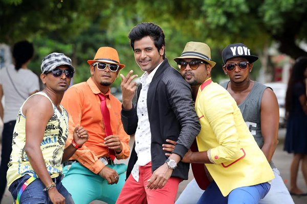 hindutalkies's tweet photo. #Remo #Sivakarthikeyan தெலுங்கிலும் 'ரெமோ'வுக்கு வரவேற்பு: படக்குழு மகிழ்ச்சி https://t.co/B5DiMgdHbh https://t.co/atUqlPTrRC