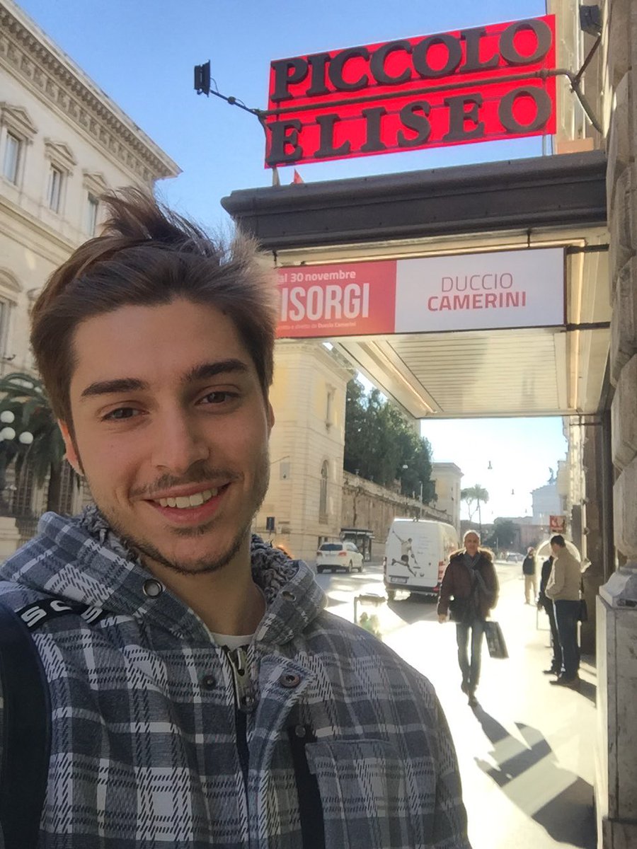 DarioGuidi's tweet photo. Da domani sarò in scena al "Piccolo Eliseo" di Roma fino all'11 Dicembre.
Vi aspetto! #Risorgi https://t.co/p26MgNn3dA