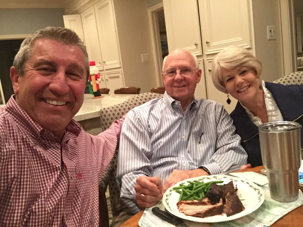 GreggBettis's tweet photo. Splendid dinner with dear friends in Houston last night! https://t.co/Cw3vjhrWgb