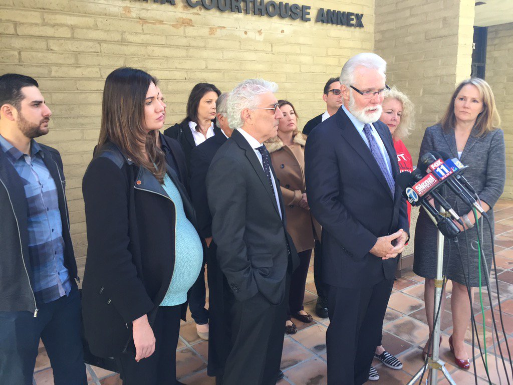 KNXBaird's tweet photo. Victims in the #PorterRanch gas leak case think the Dist Atty's office sided with #SoCalGas @CBSLA @KNX1070 https://t.co/RUSbpq7Mkv