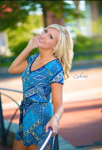 jbbakez's tweet photo. Two More Senior Pictures of Sydney https://t.co/GmW70UtTni