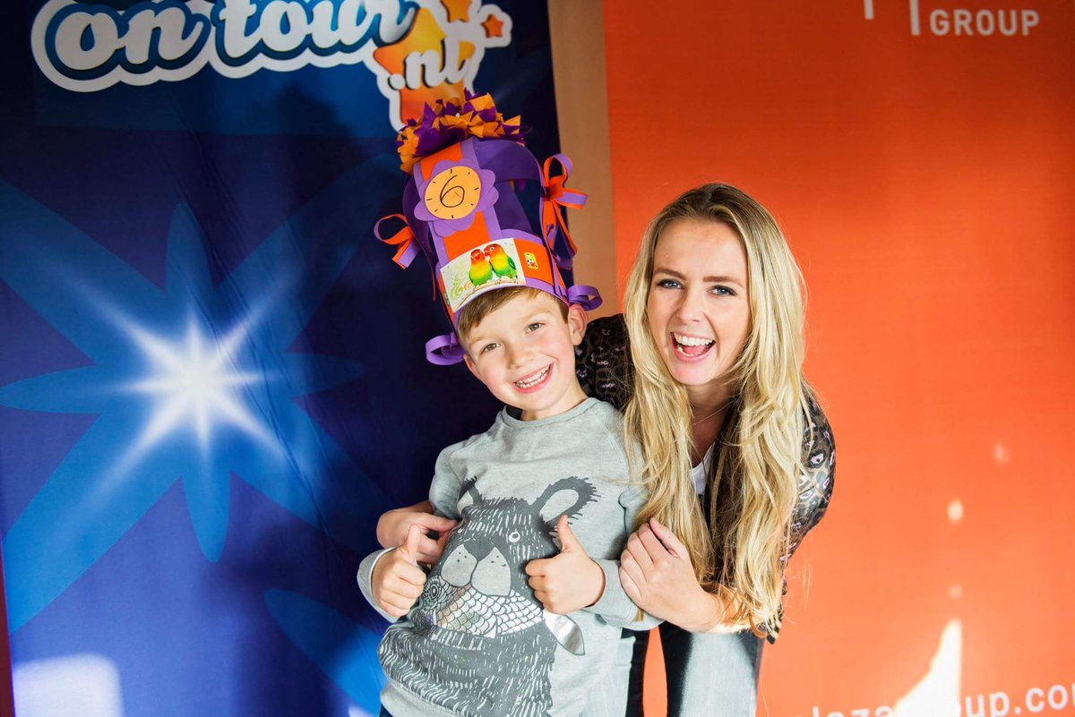sterrenontour's tweet photo. Natuurlijk ook weer diverse meet and greets @sterrenontour @100pnl Sinterklaasfeest @ontdekslagharen .
Bedankt @moniquesmit top optreden :-) https://t.co/bOWu2Tdu7y