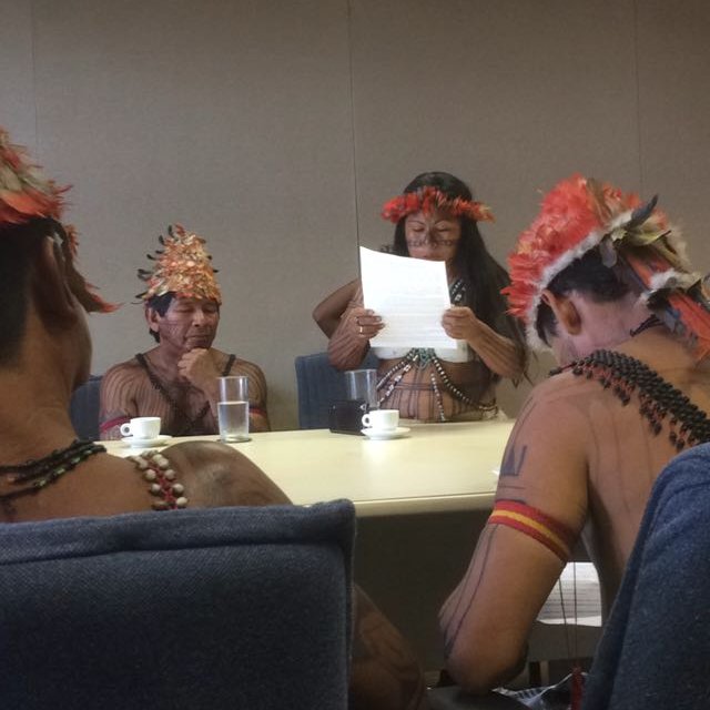 WakeUpBR's tweet photo. Já são 7 horas de hora de espera. Ministro da @JusticaGovBr, receba os Munduruku #DemarcaçãoJá https://t.co/9hDwisPBeU