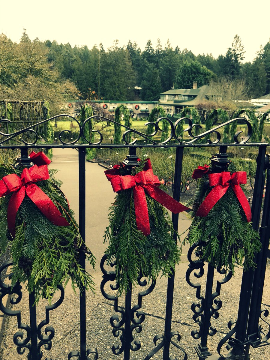 #ButchartChristmas prep is near complete. Join us on Thursday for the official light up. Details: goo.gl/XuVNfo | #ExploreVictoria