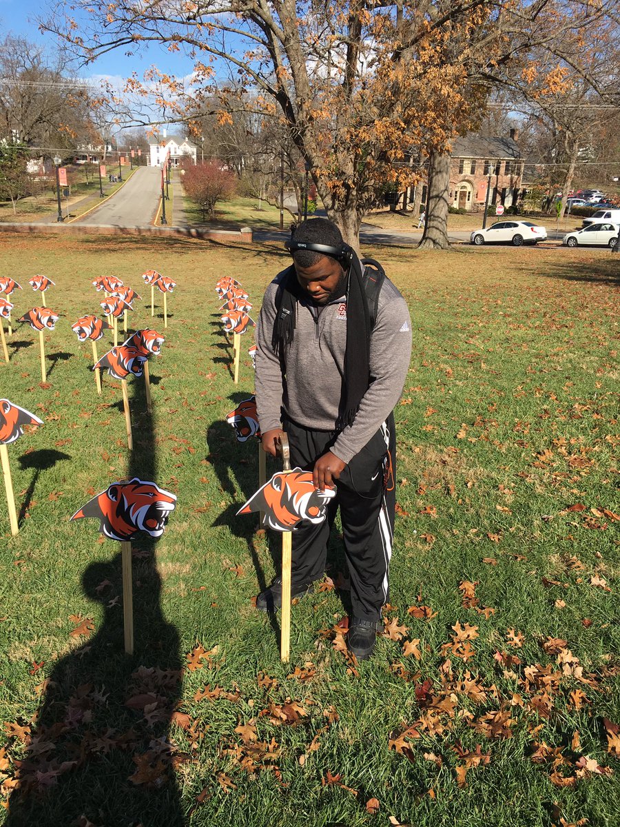 GtownCollege's tweet photo. Another ๐ฏon Giddings Lawn! #GCTigerTuesday https://t.co/ZfzV7ZFaWk