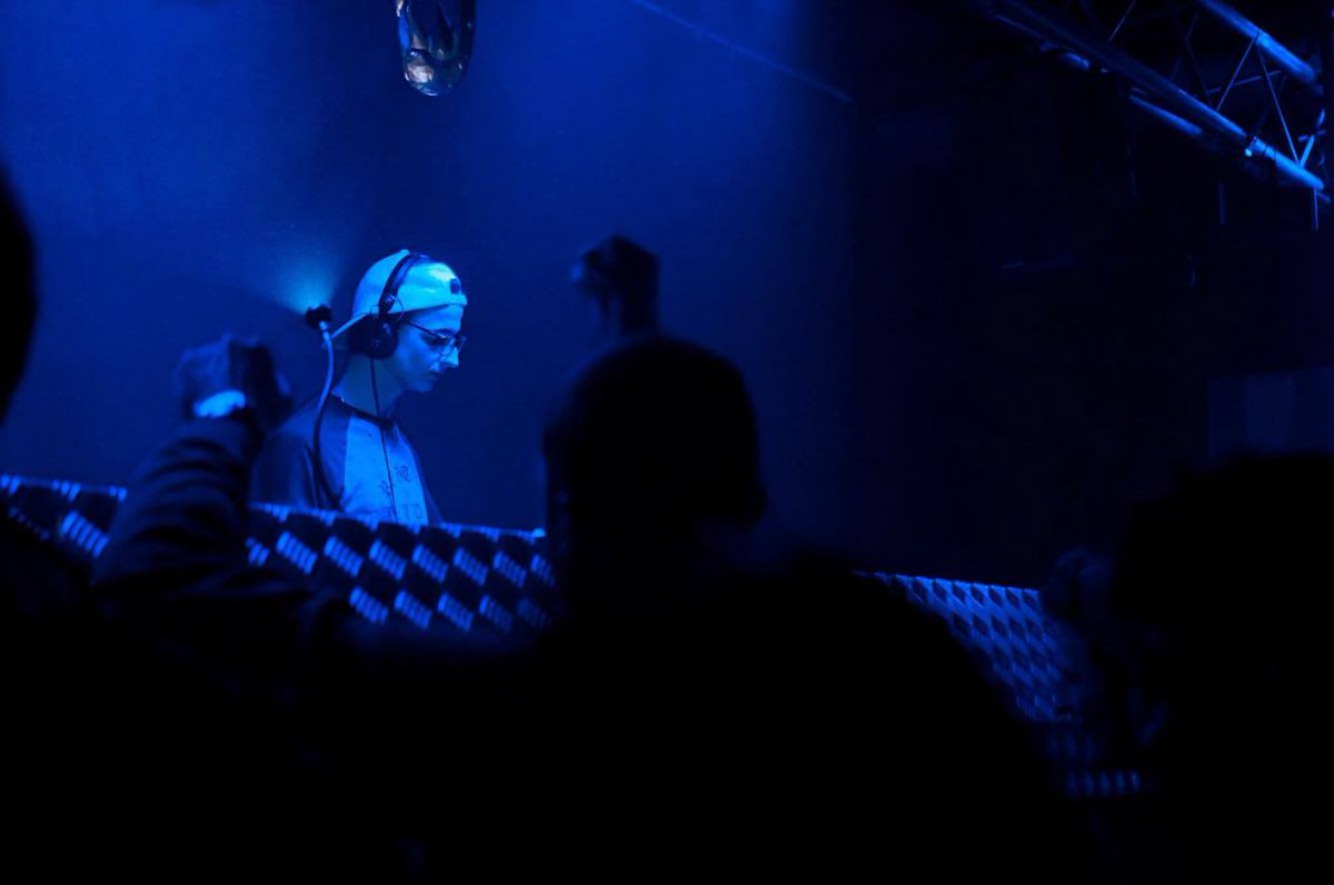 @JulBoos PREMIERE : <a href="/Mokebass/">Moke</a> [Merci Jitter Movements Vol.II]

‣ Listen : soundcloud.com/handlethesound…