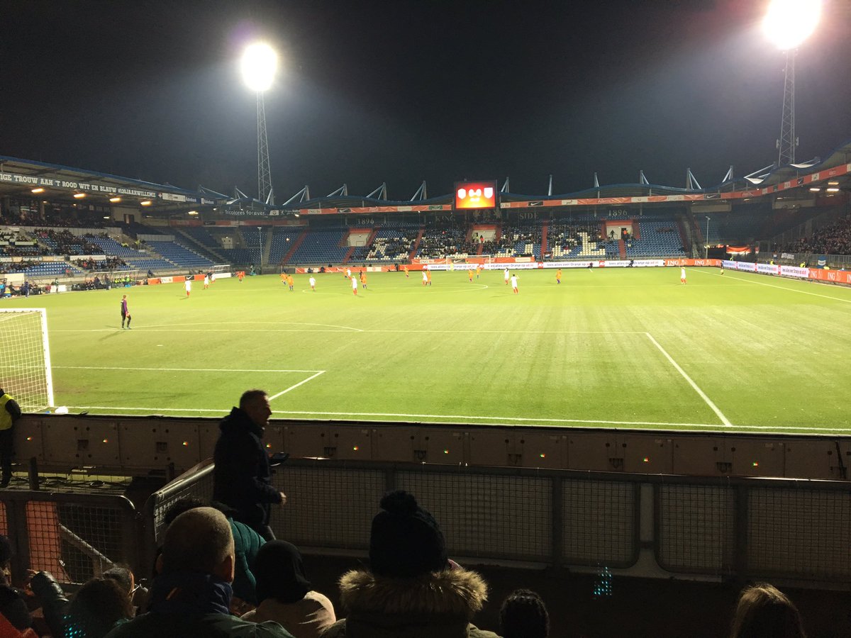 Wedstrijd oranjeleeuwinnen tegen Engeland! Met 0-0 de rust in. #NEDENG #vriendschappelijk #voorbereidingEK