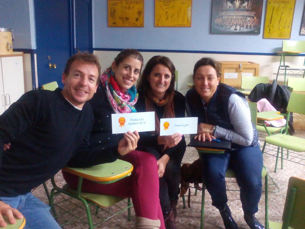 Profes_Lectors's tweet image. Equip Profes lectors guanyadors del Premi al Millor guió i a la millor música i so 🙌🙌👏👏👏