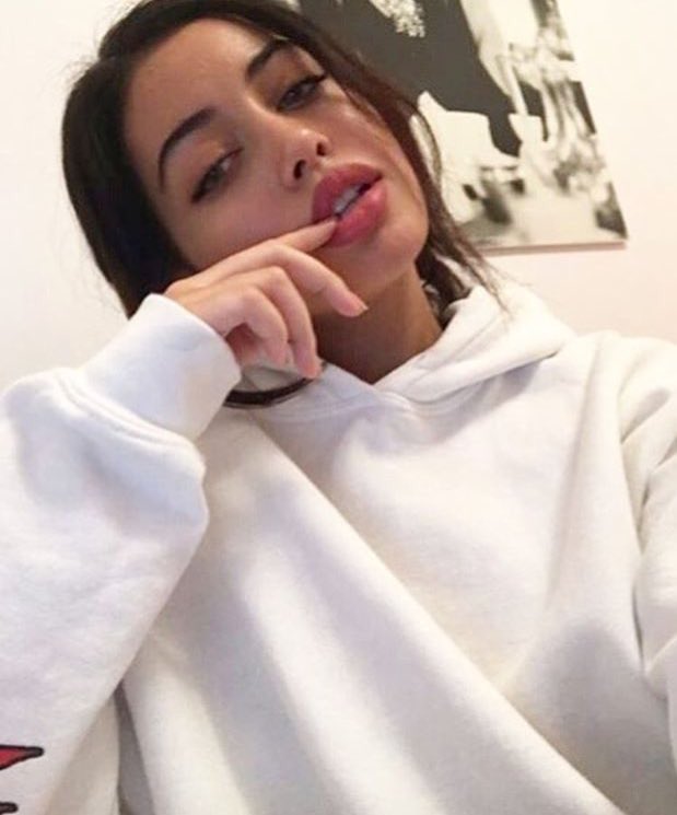 rpgdeclic's tweet photo. • Cindy Kimberly.
• Maissa.
• 19 ans.
• trafic d'armes et stup.
• hetero. https://t.co/s1Ex1bVCsw