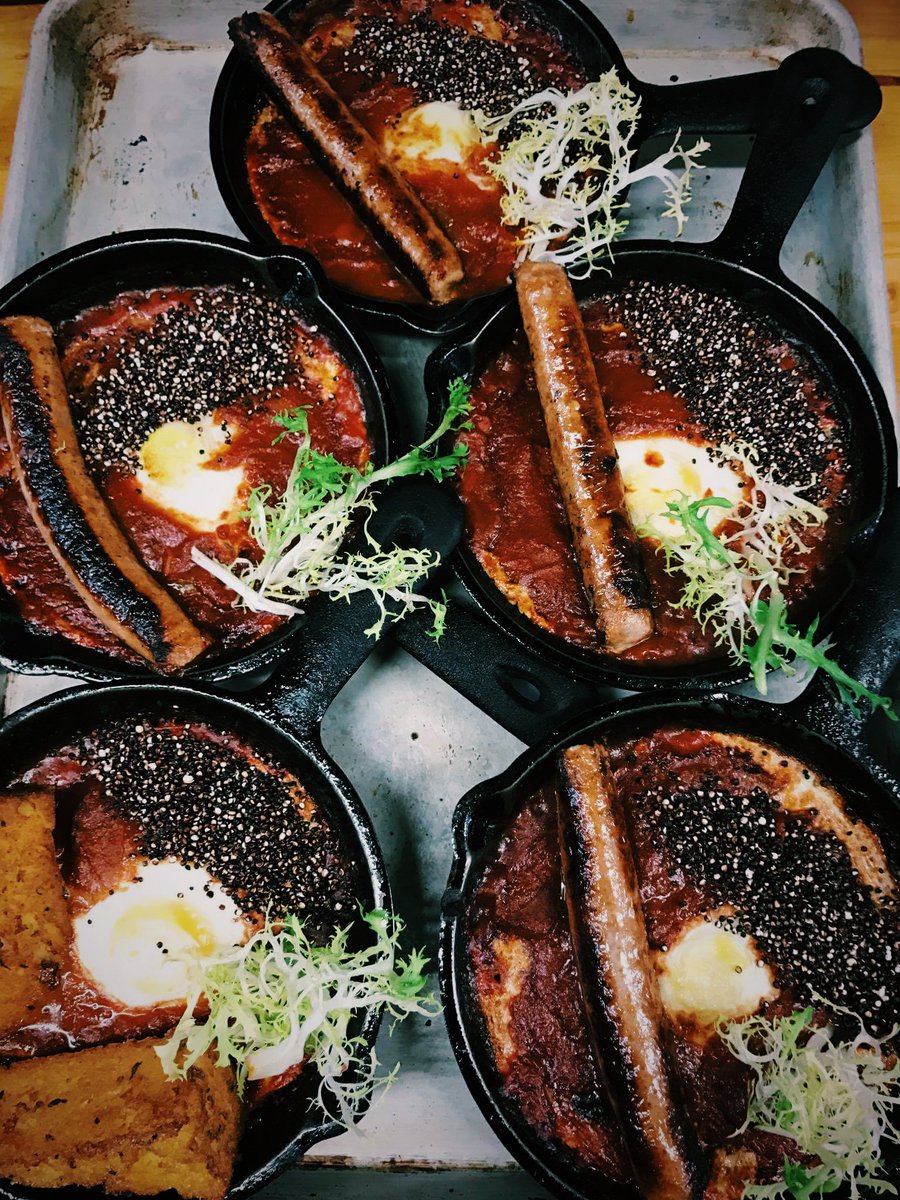 We're all shak'd up in here! 

#mileend #montreal #mtlcafecrawl #cafe #shakshuka #fairmount #artscafemtl