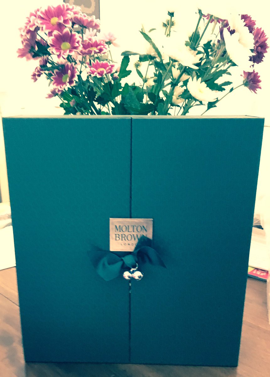 Best way to cheer up a heavily pregnant mama-to-be?! A surprise <a href="/MoltonBrownUK/">Molton Brown UK</a> advent calendar!! #beauty #pampering #luckyme