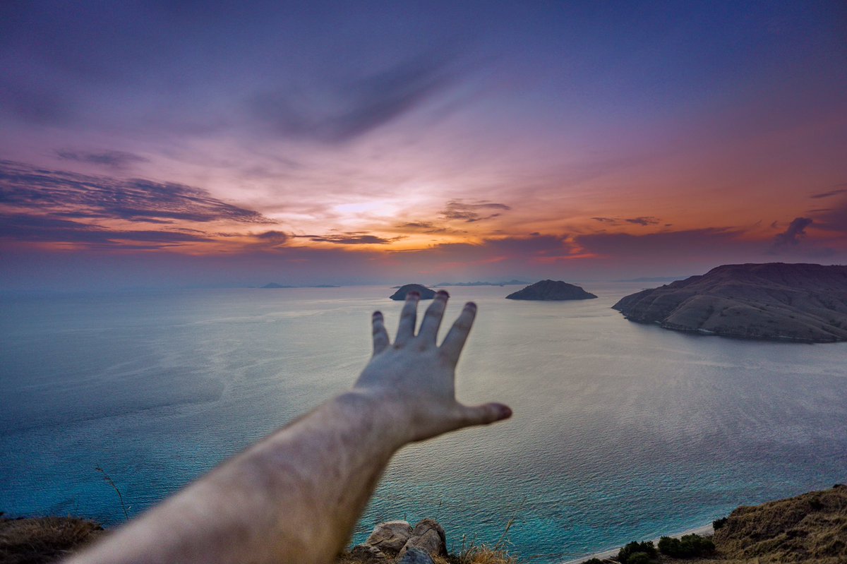 OliWhiteTV's tweet photo. Sunrise https://t.co/t7hWzbxEEN
