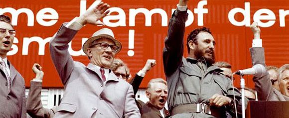 RDA_DDR's tweet photo. Fidel Castro y @HoneckerRDA en la ciudad sajona de Leuna en 1972. https://t.co/RHZaE8a8oS