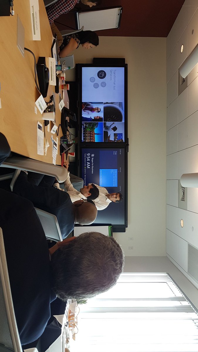 EnriqueRieraE's tweet photo. Impresionante el avance de tecnología aplicable a la educación.  Mesas de trabajo en Microsoft (Miami - USA). Las escuelas públicas merecen. https://t.co/266taz7J1j