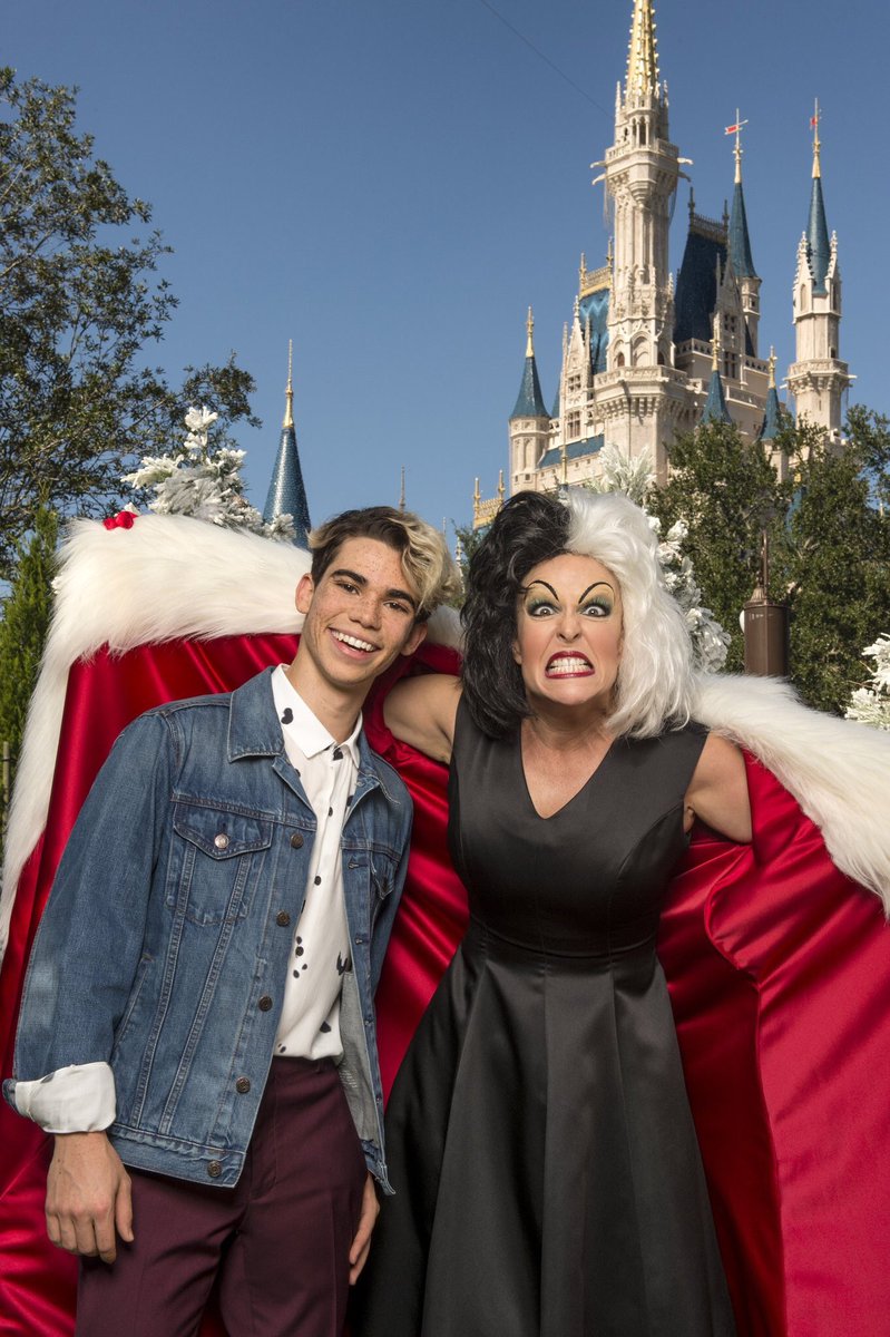 Keep The Disneymagic ディズニー パーク プレゼンツ ディセンダント マジカル ホリデーがディズニーチャンネルでお送りされました ダヴ キャメロンやソフィア カーソンにチャイナ アン マクレーン フォーエバー イン ユア マインドなどと