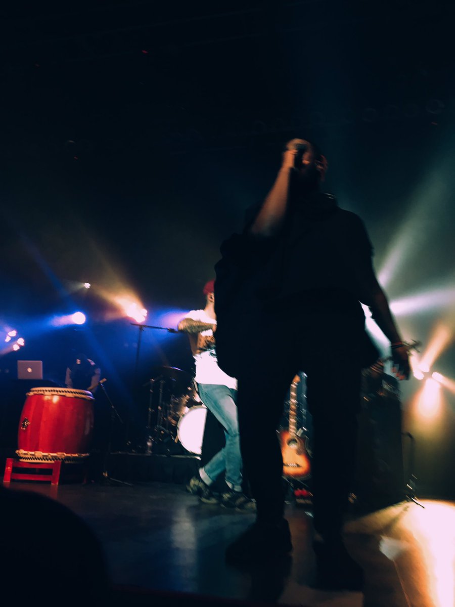 noraaomalley's tweet photo. last night was one of the best nights @jonbellion @TravisBTP @BlaqueKeyz #TheHumanConditionTourPartII #jonbellion https://t.co/vcXIfJTYfp