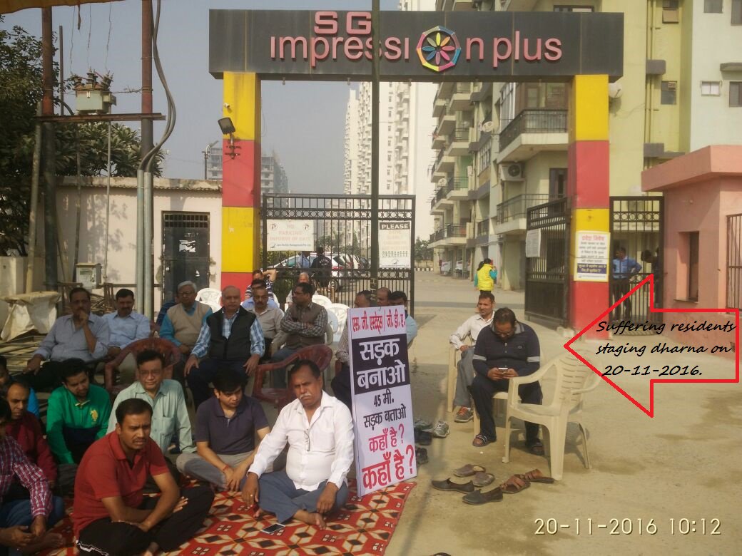 SGImpression's tweet photo. @gdagzb SGImpressionPlus निवासियों द्वारा २० नवम्बर 2016 को  बिल्डर और  GDA के विरोध में धरना प्रधारसँ किया गया, https://t.co/Qd3CGLZBy5